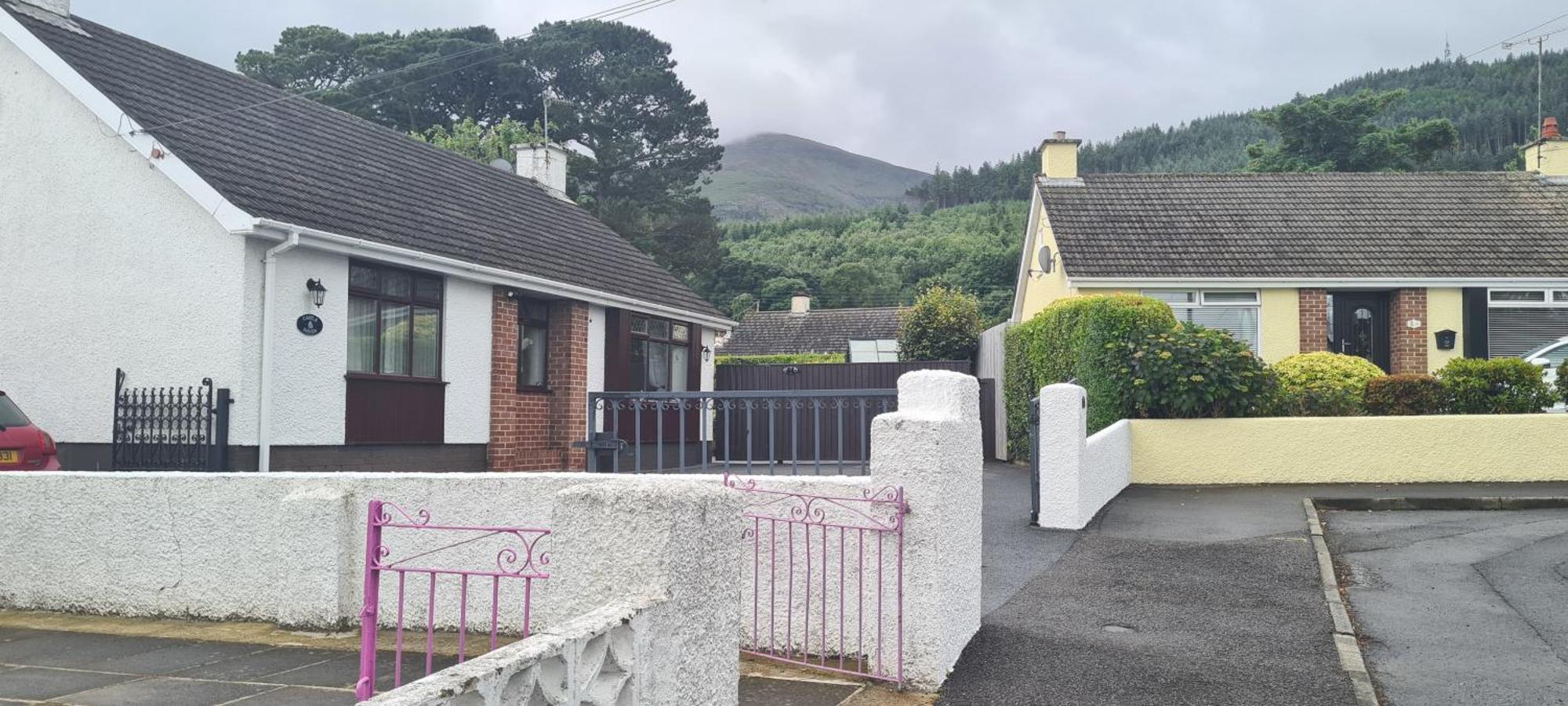 Mourne Hikers' Cottage Newcastle  Esterno foto